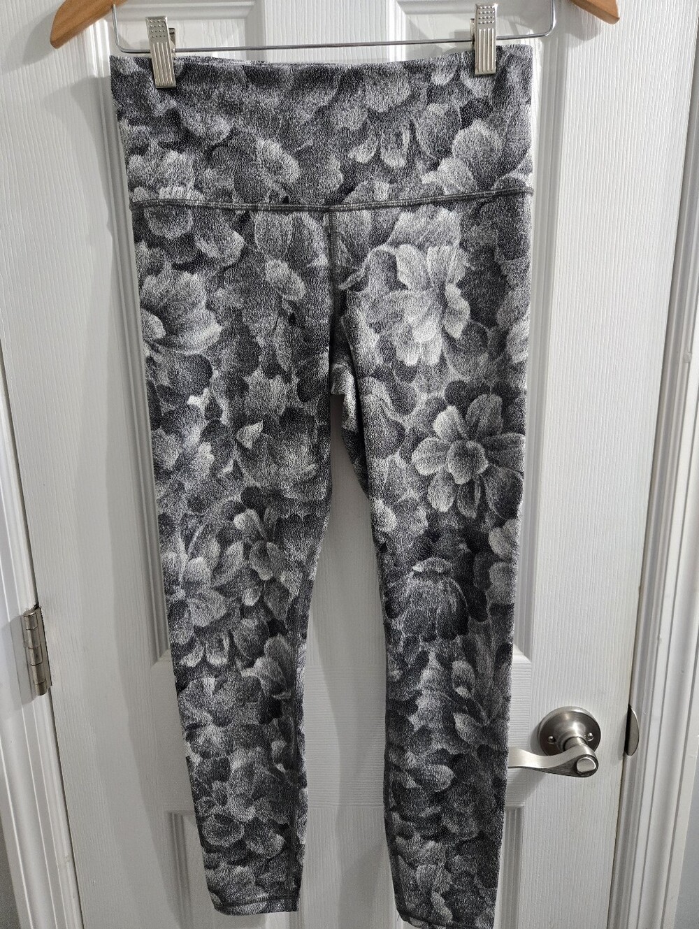Athleta Elation Textured Floral 7/8 Tight Leggings Pant Sz Small S NWOT